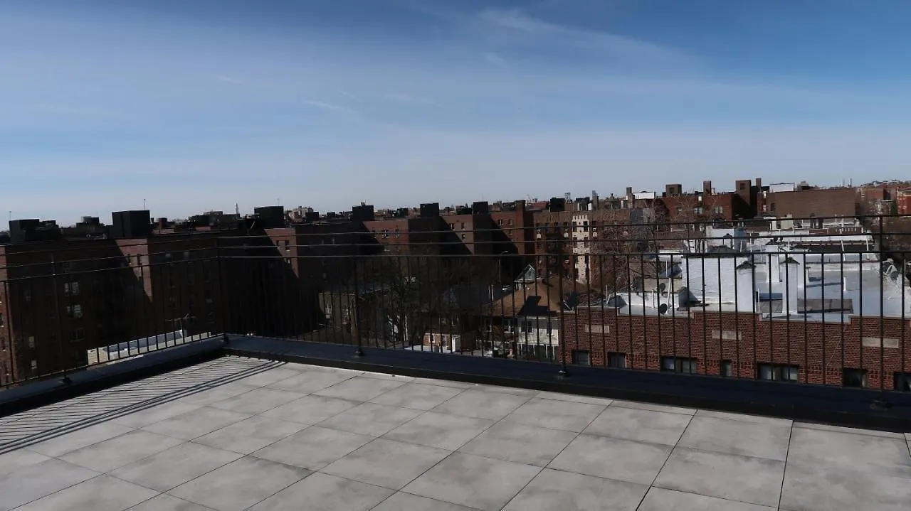 Spacious 2-Bedroom Apartment With Rooftop 纽约