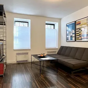 Close To All! 2-room In A 1-family Townhouse New York