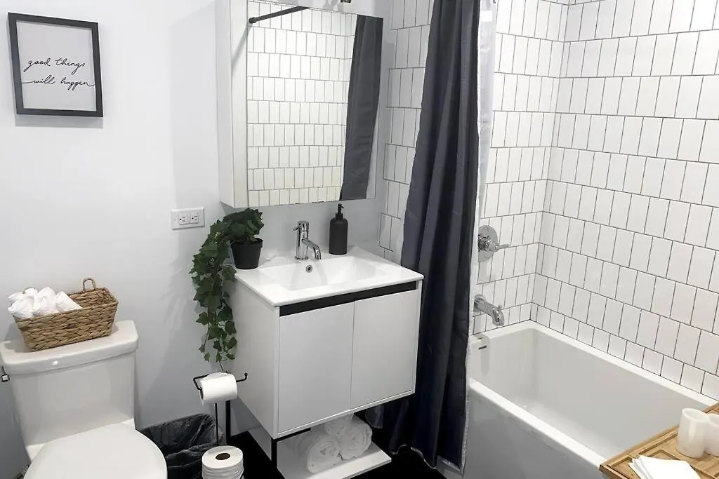 Spacious 2-Bedroom Apartment With Rooftop New York United States