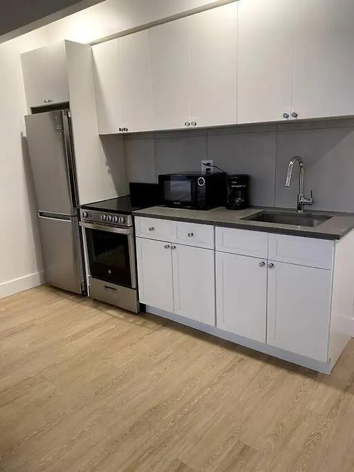 Spacious 2-Bedroom Apartment With Rooftop New York