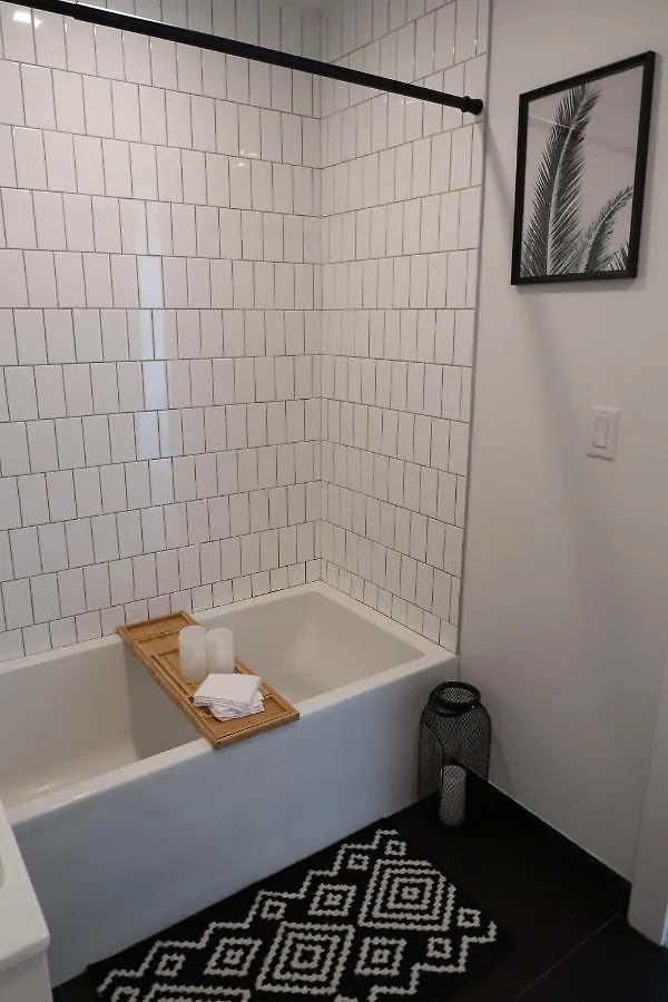 Spacious 2-Bedroom Apartment With Rooftop New York