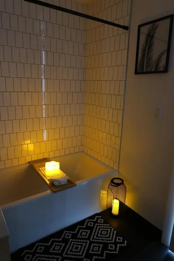 Spacious 2-Bedroom Apartment With Rooftop New York