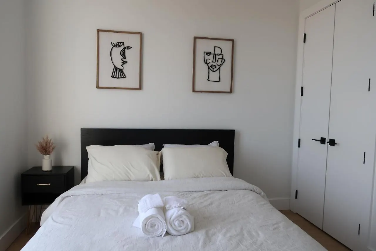 Spacious 2-Bedroom Apartment With Rooftop New York