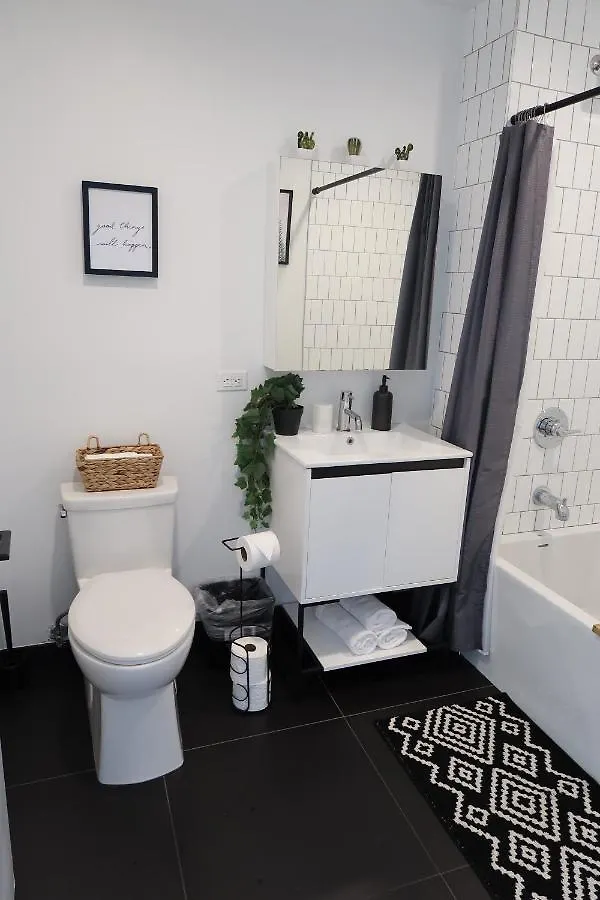 Spacious 2-Bedroom Apartment With Rooftop New York