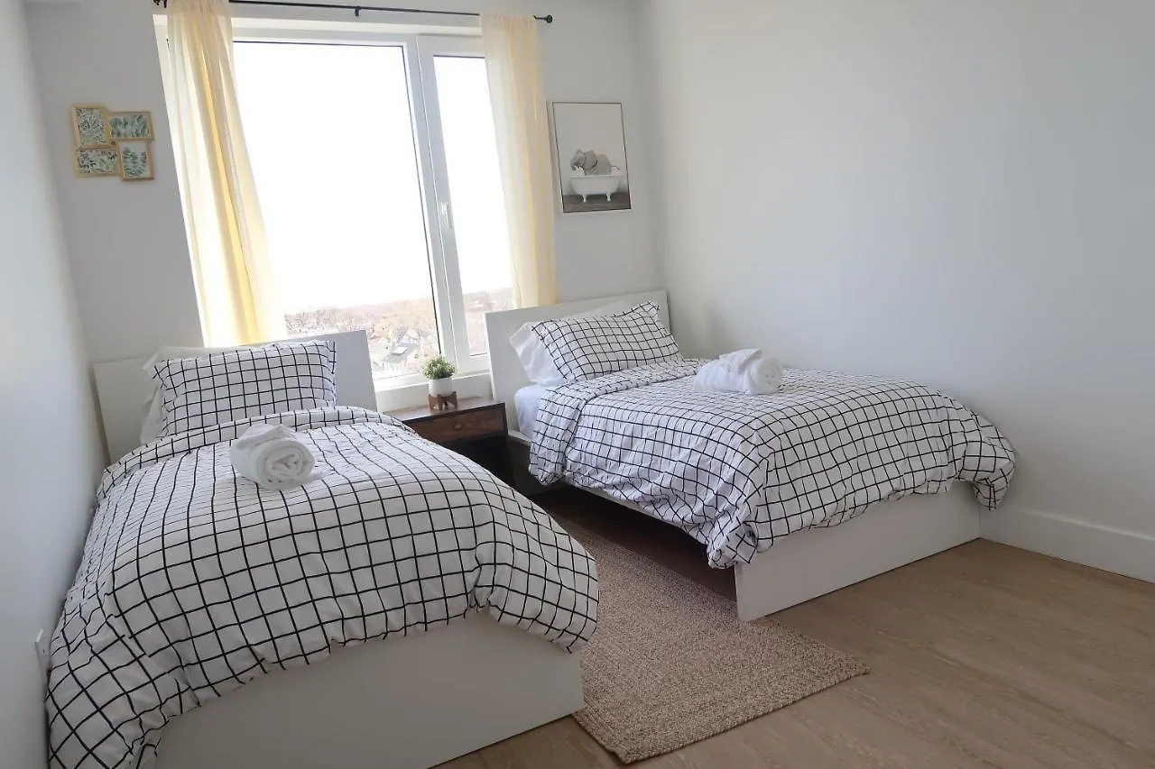 Spacious 2-Bedroom Apartment With Rooftop New York United States
