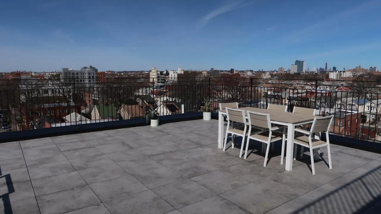 Spacious 2-Bedroom Apartment With Rooftop New York United States