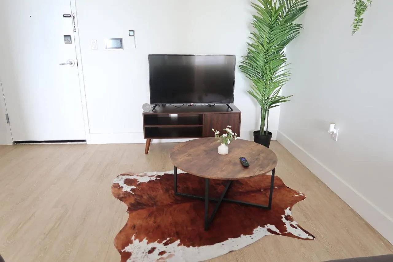 Spacious 2-Bedroom Apartment With Rooftop New York
