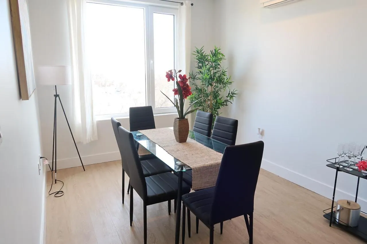 Spacious 2-Bedroom Apartment With Rooftop New York United States