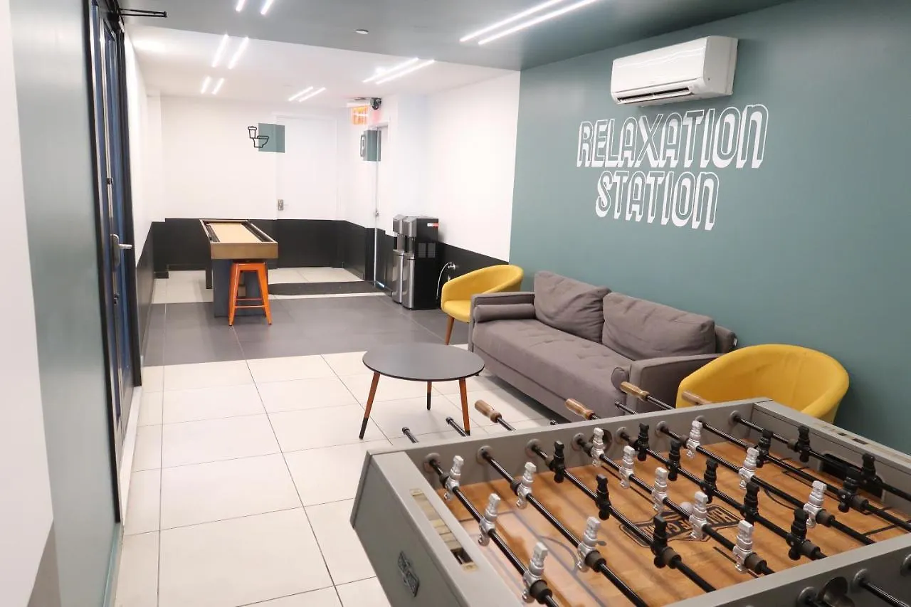 Spacious 2-Bedroom Apartment With Rooftop New York